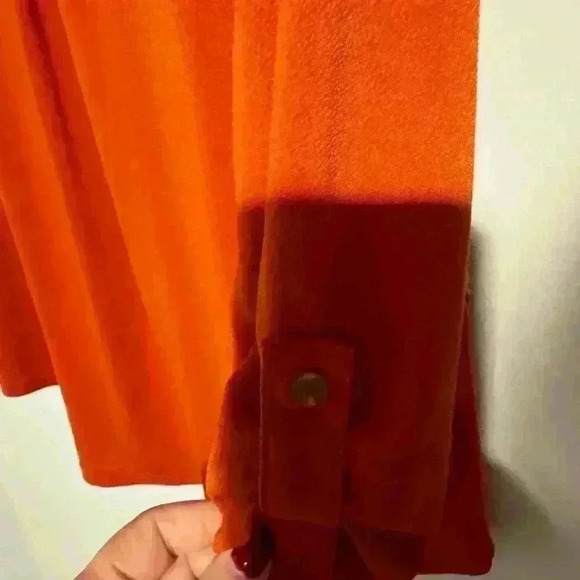 Women’s 50th street size M petite orange with button detail NWOT - Picture 4 of 4